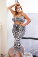 Load image into Gallery viewer, Sticky Grip Leggings - Snow Leopard