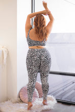 Load image into Gallery viewer, Sticky Grip Leggings - Snow Leopard
